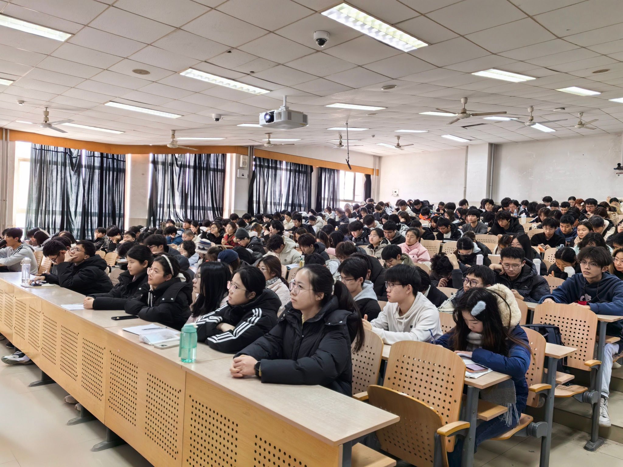 澳门赌场
举办“高教社杯”数学建模竞赛经验分享会
